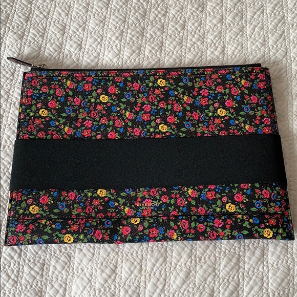 Givenchy Pouch - Picture 1 of 3